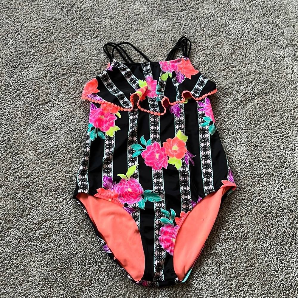 i’m selling a black swimming.the brand is wonder nation. it is a size XXL (18).